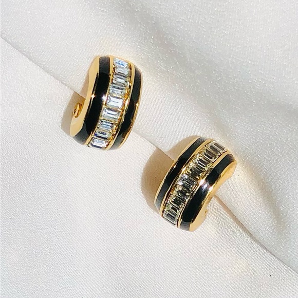 Vintage Christian Dior Crystal Enamel Yellow Gold Plated Clip On Huggie Earring - Picture 1 of 7